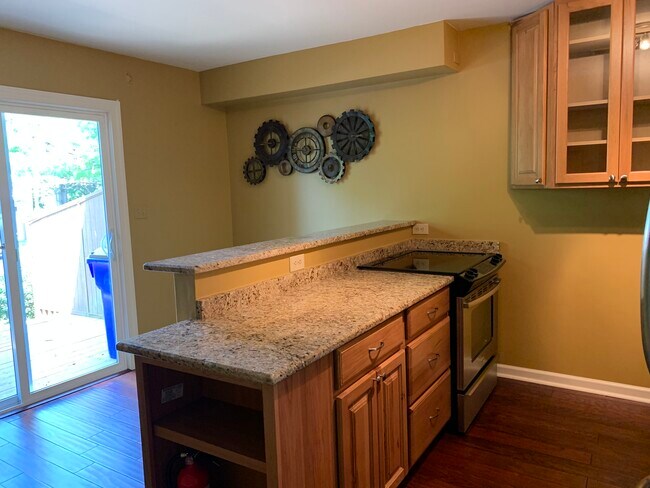 Photo - 103 E 8th St