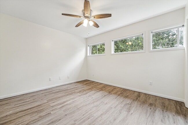 Photo - 1011 W 10th St Unidad 4