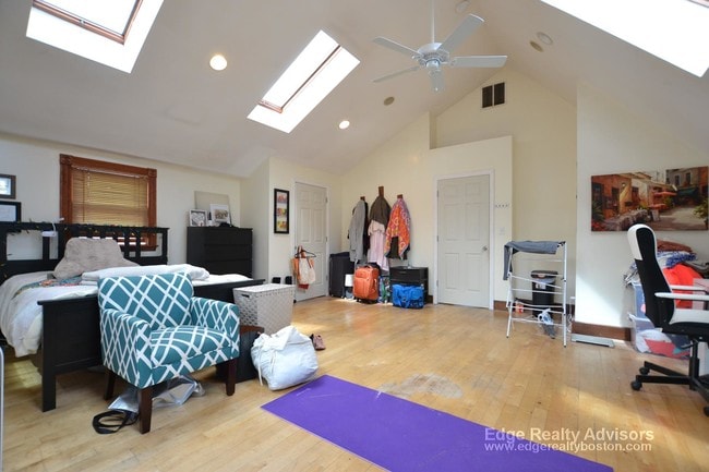 Building Photo - 5 A Mapleton St Unit 2