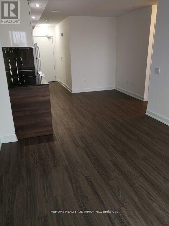 Photo - 121 McMahon Dr Unité 906