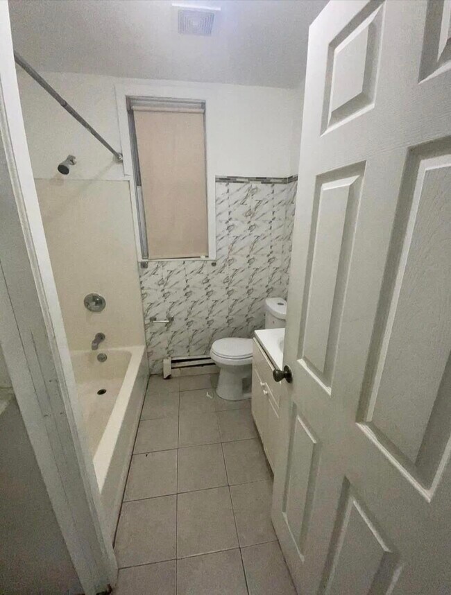 Photo - 275 MANHATTAN Ave Casa