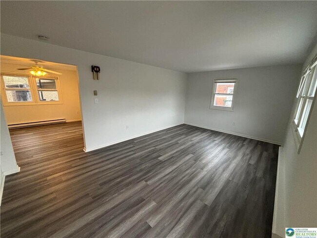 Photo - 616 Banks St