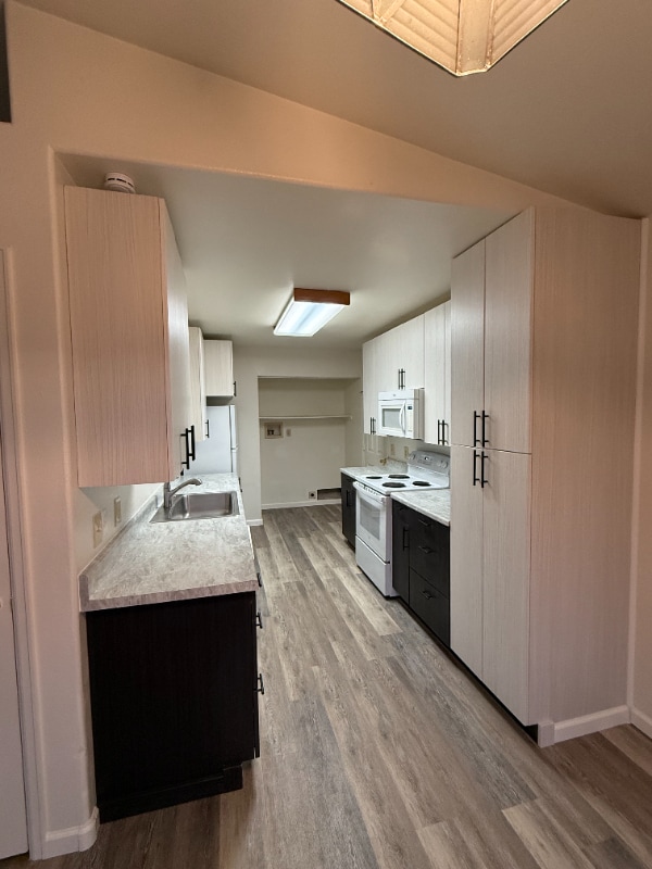 Photo - 572 1/2 Cindy Ann Rd