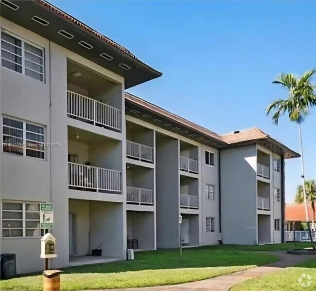 Building Photo - 13920 Lake Placid Ct Unit B19 Rental