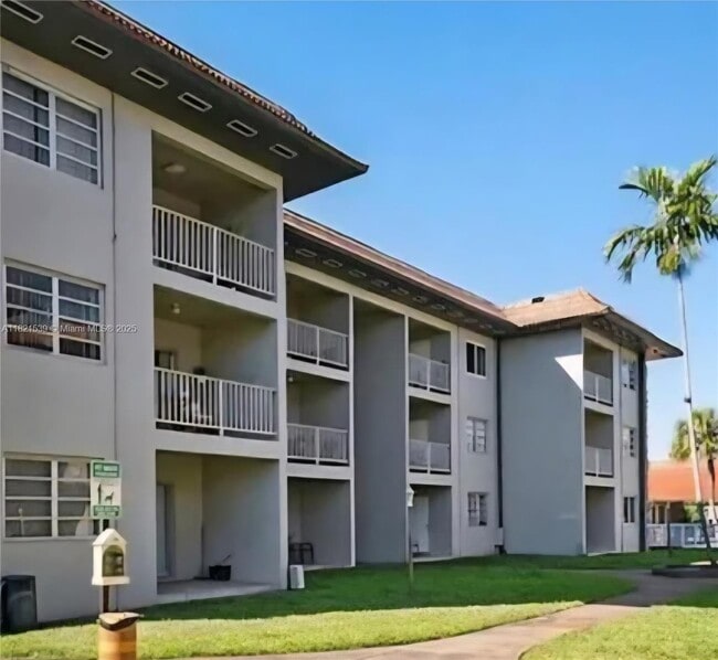 Photo - 13920 Lake Placid Ct Condo Unit B19
