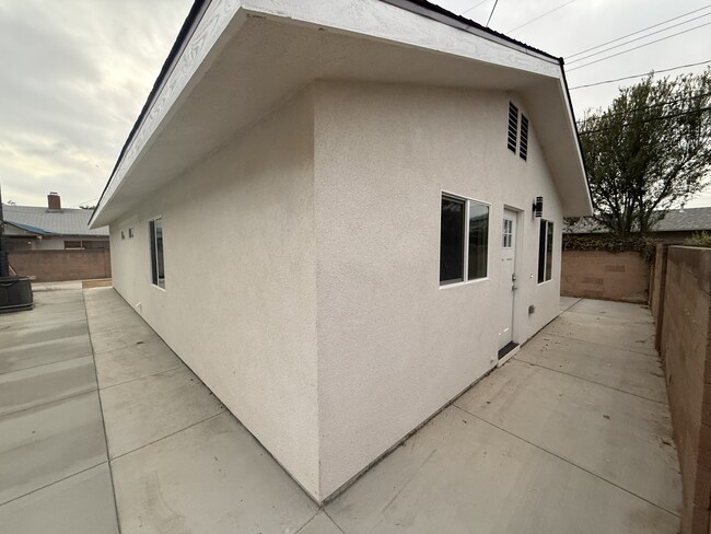 Building Photo - 9685 Blake Ave