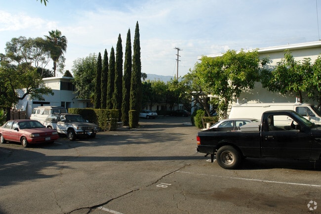 152- 1825 Chapala LLC
