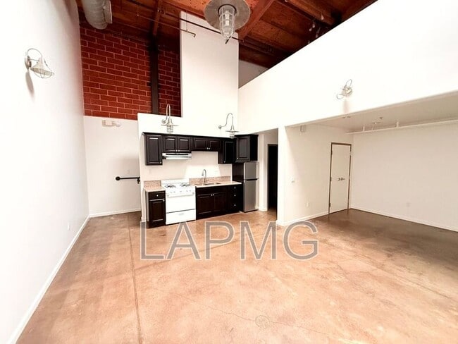 Photo - 1734 N Main St