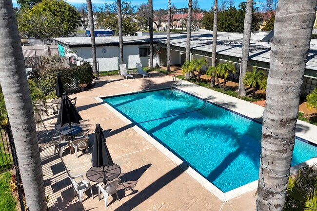 Foothill Courtyards
