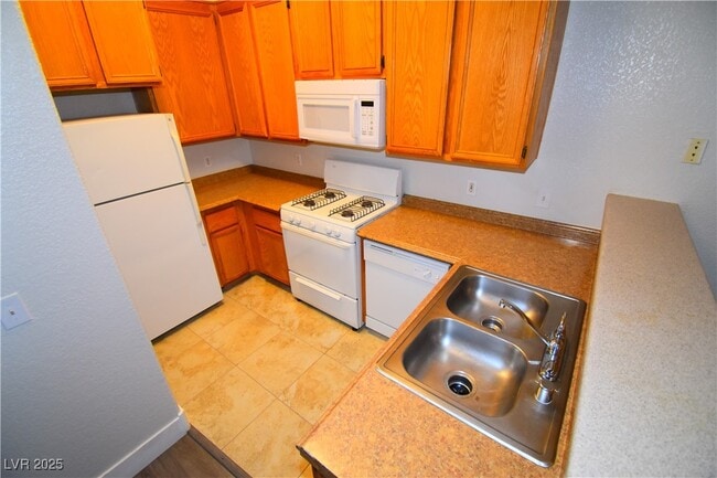 Building Photo - 4730 E Craig Rd Unit 2094