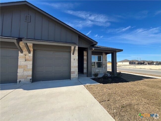 Building Photo - 913 Switchgrass Rental