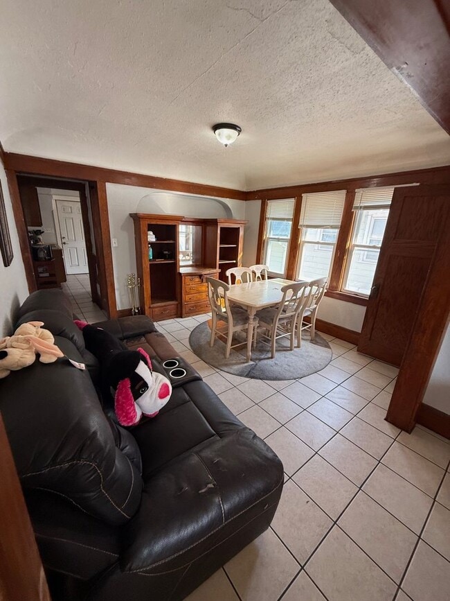 Photo - 3600-02 N Vel R Phillips Unit Upper