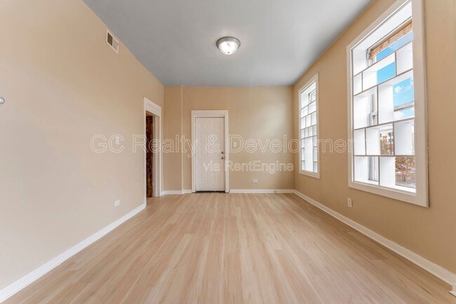 Photo - 3328 W Chicago Ave Unidad 2