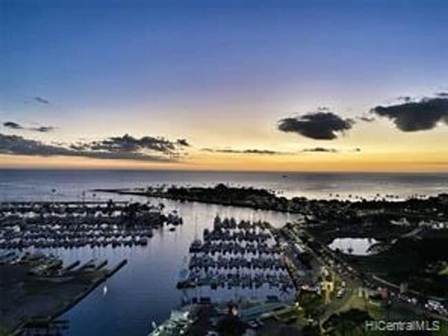 Building Photo - Yacht Harbor Tower