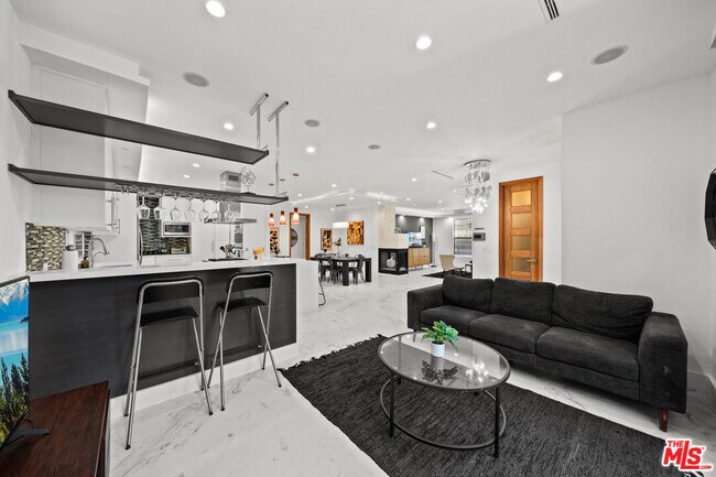 Photo - 355 S Sycamore Ave