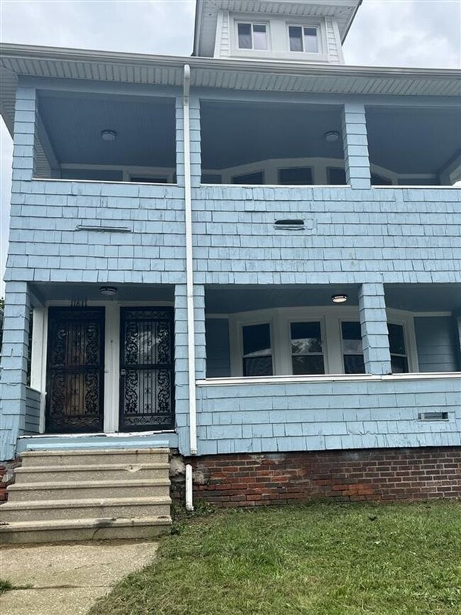 Building Photo - 11611 Fairport Ave Unit 11611 Fairport Ave - Down Rental