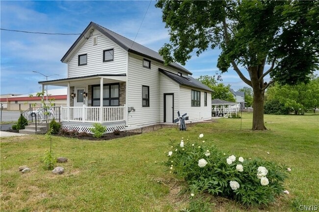 Photo - 822 Lawrence St