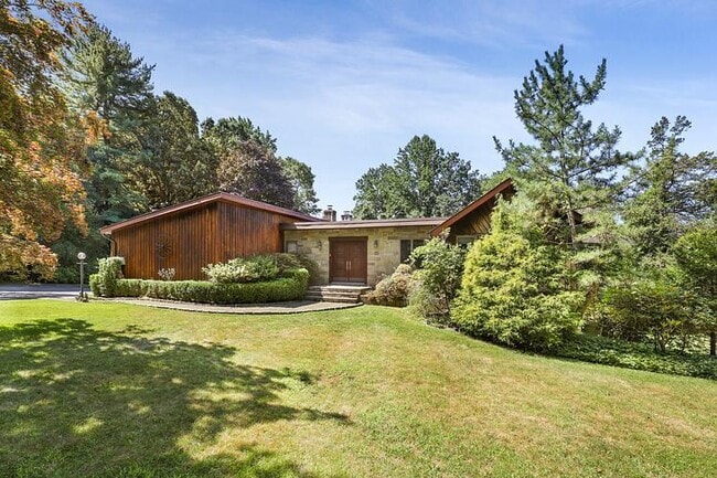 Photo - 7 Alpine Dr
