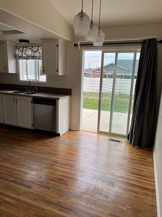 Photo - Introducing a charming single level 3 bedroom, 2 bath home for rent in Caldwell, ID.