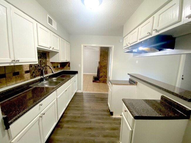 Photo - 4335 Hallview Dr