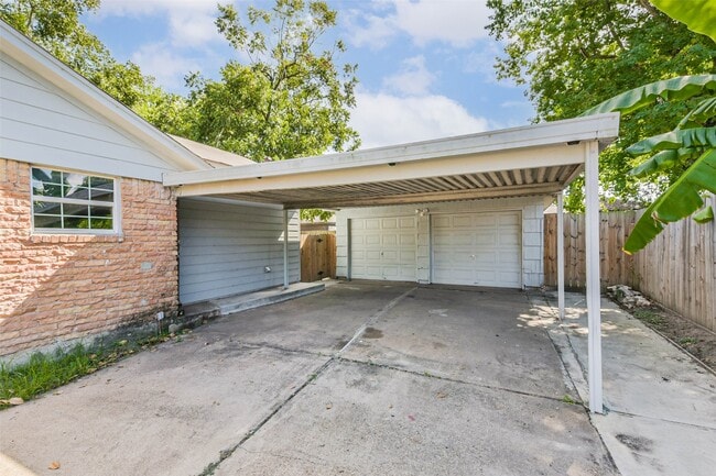 Photo - 5323 Knotty Oaks Trail