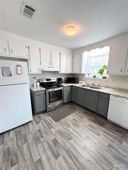 Photo - 854 Amberway Dr