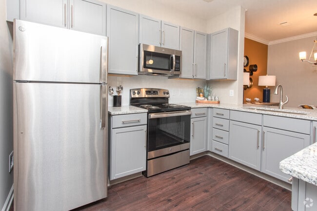 1BR, 12BA - 940SF