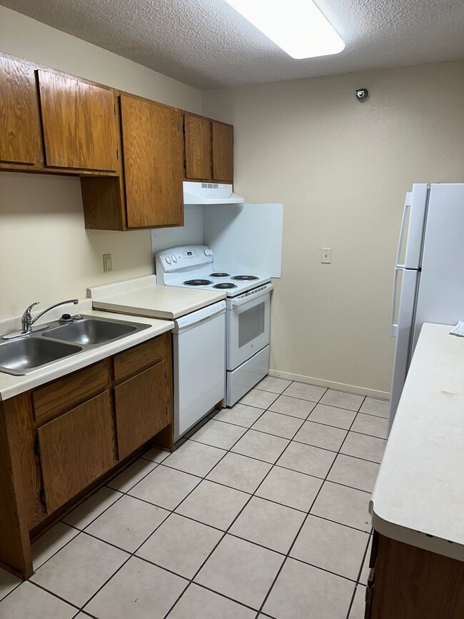 Photo - Three Bedroom Apartment Great Location! Unit LJ-104