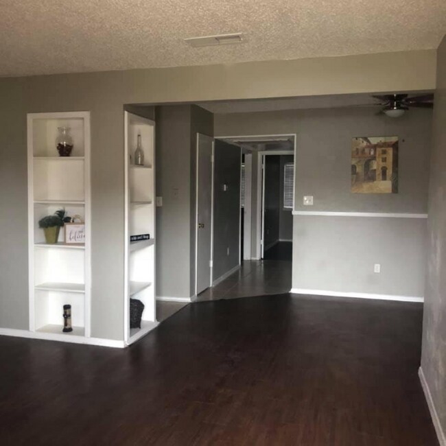 Photo - 1023 W Pioneer Pkwy Unit Apt