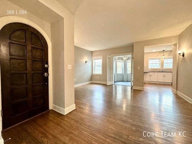 920 Ward Pkwy Unit 7