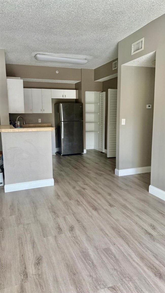 Photo - 6952 SW 39th St Unidad 202
