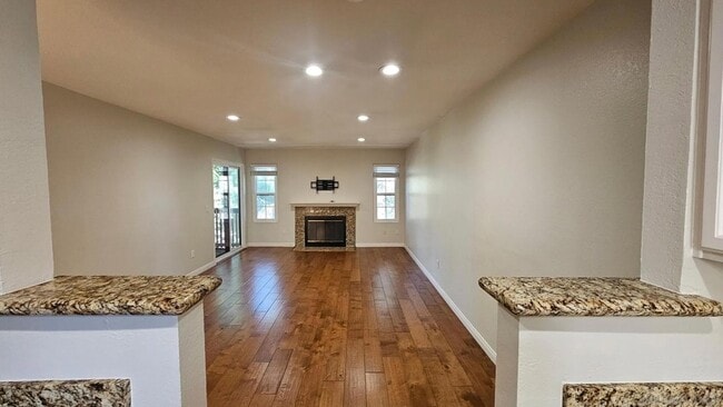 Building Photo - 12091 Alta Carmel Ct Unit 10