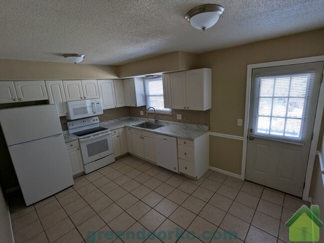 Photo - 8917 Haskins St