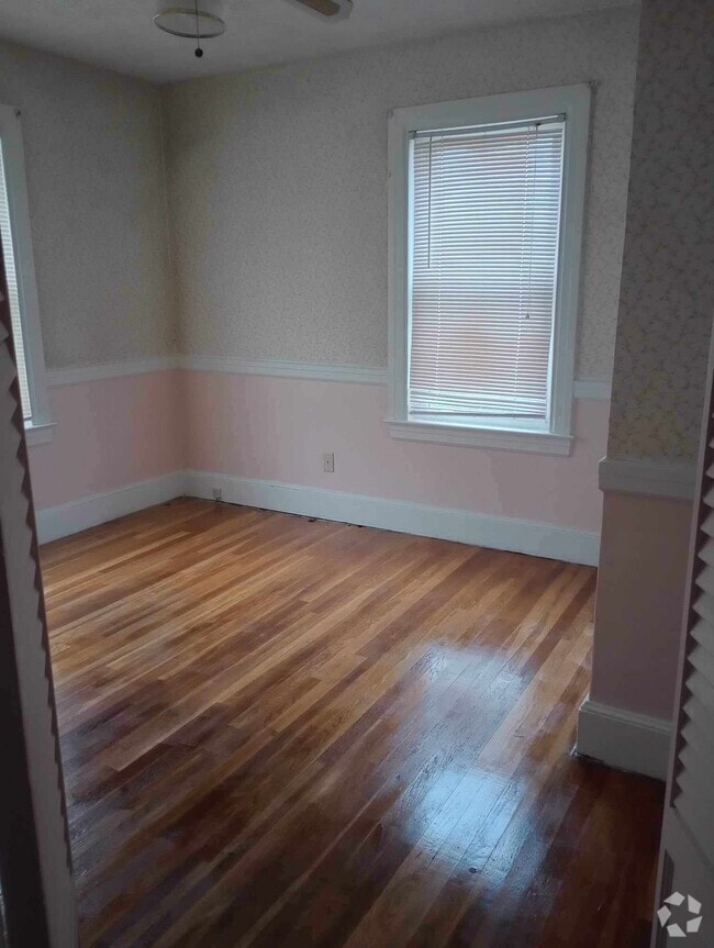 Building Photo - 13 1st St Rental