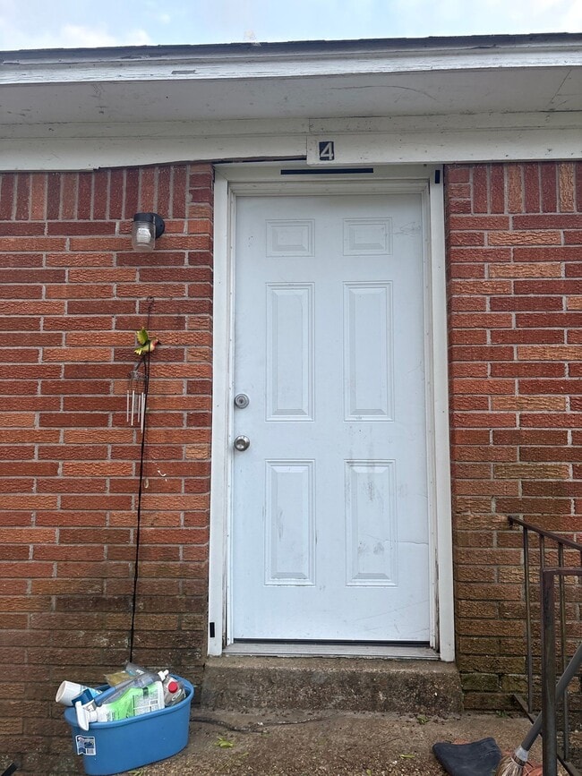 Building Photo - 916 Monroe Ave