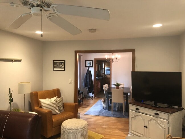 Photo - 45 Thurston St