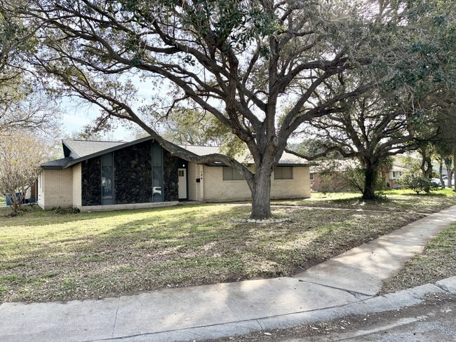 Building Photo - 126 Fulton Pl