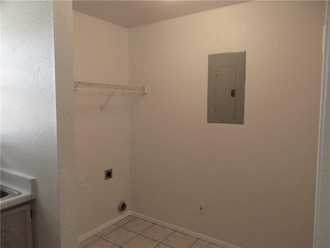 2218 Katy Ln