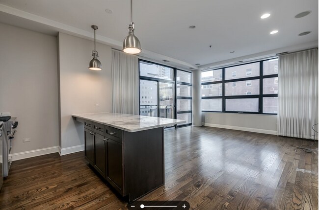 Photo - River North Stunning Furnished 2b2b Apartment
