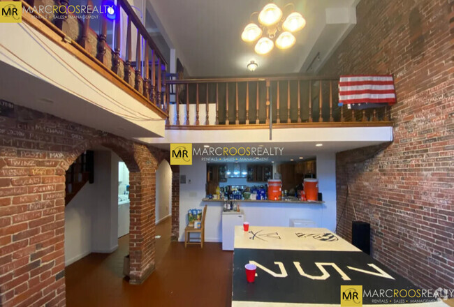 Building Photo - 752 Tremont St Unit 1 Rental