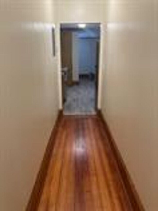 209 Roxbury St Unit 2
