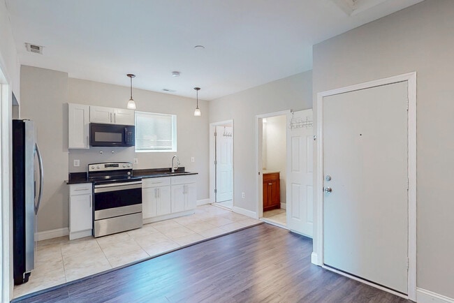 2206 Charles Street-6 - 2206 Charles Street-6 Apartment Unit 6