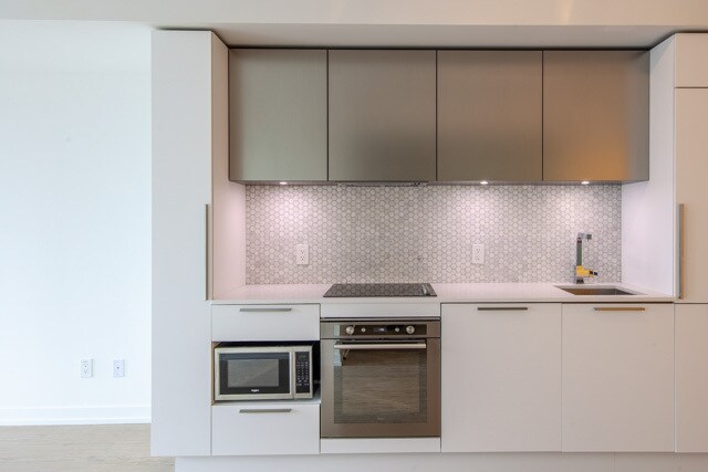 Photo - 85-1685 Wood St