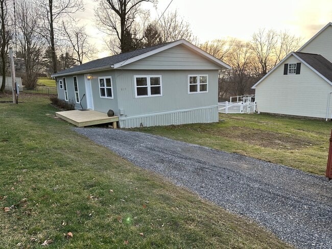 Building Photo - 815 Shaffer Ln