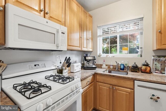 Photo - 3727 Lyons Ln