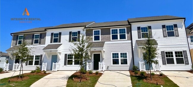 Building Photo - BEAUTIFUL 3BD/2.5BTH Townhome