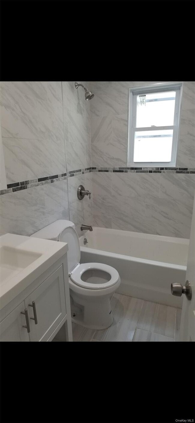 Photo - 104-37 205th Pl