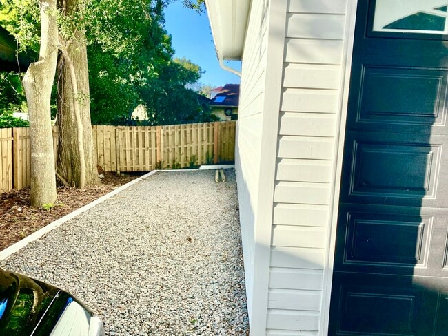 Photo - 703 Fairoaks Ln