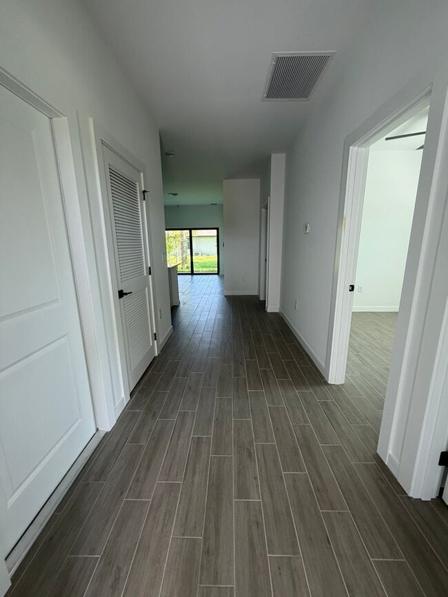 Photo - 1504 Gary Ln