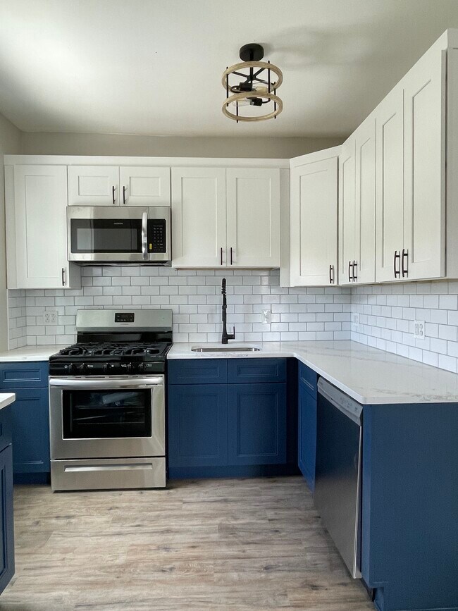 Kitchen - 211 Sumac St Unit 3